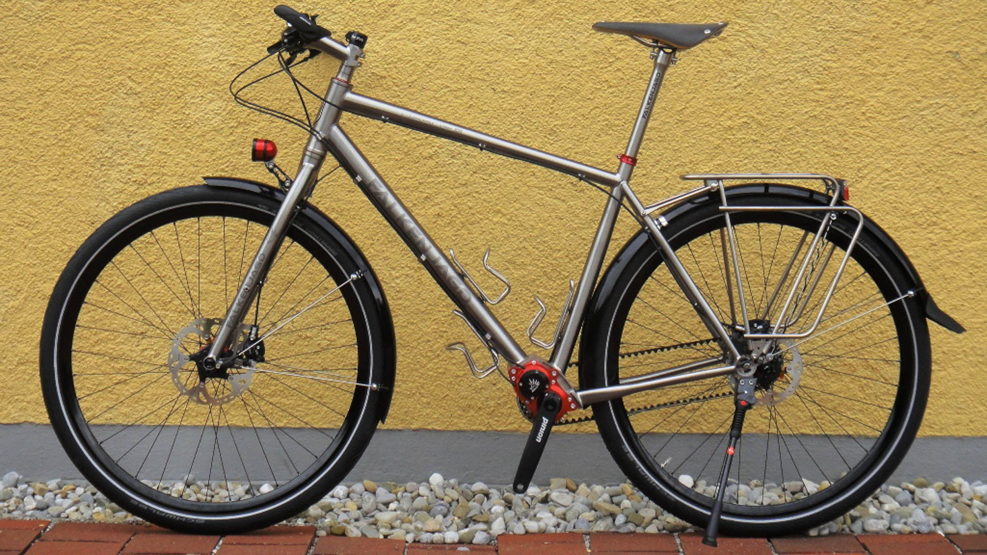 Falkenjagd_Titan_Bikes_testsieger_Hoplit_PI_Pinion_P1.18_Rot_Reiserad_Conti_Riemen_2015_04_web