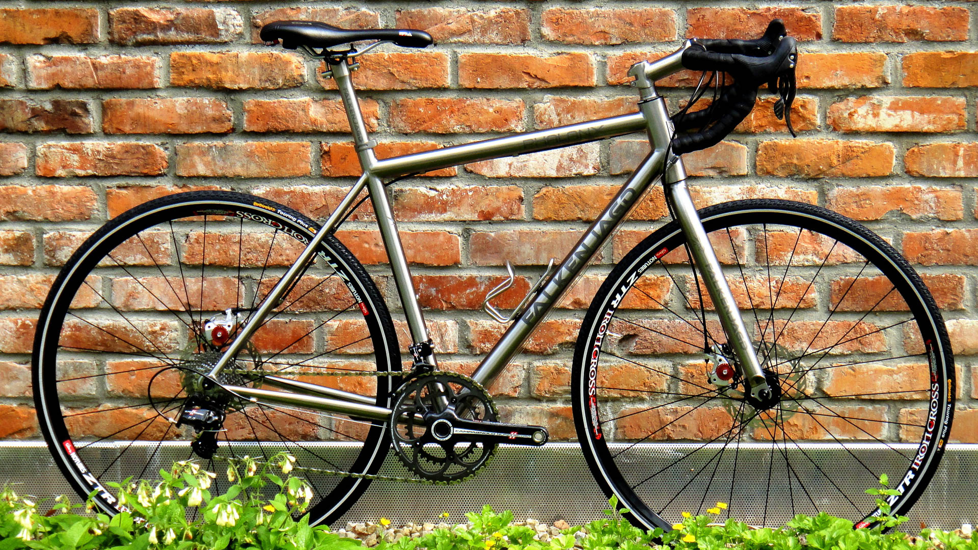 Falkenjagd_Titanium_Phalanx_Disc_Cross_web
